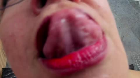 Snapshot of lailacastillomilf chatting on April 2026 12:29:02 PM Lailacastillo online show from April 2026 12:29:02 PM