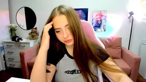 Kira online show from September 2025 09:47:02 PM