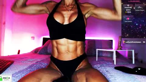 Lola online show from September 2025 07:04:01 PM