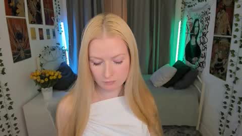 Laly online show from October 2025 06:52:01 PM