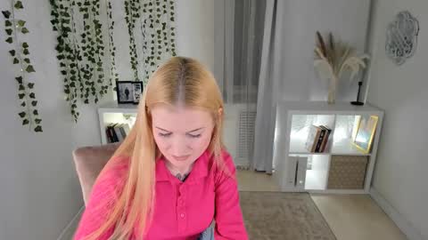 Laly online show from November 2025 04:46:01 PM