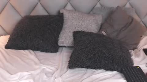 Laly Castro online show from December 2024 11:31:02 PM