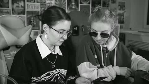 just call me Lana  and her security online show from January 2025 08:43:01 AM