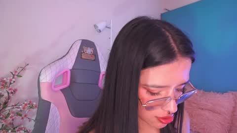 Snapshot of lana_dreams_ chatting on April 2026 01:32:01 AM Lana online show from April 2026 01:32:01 AM
