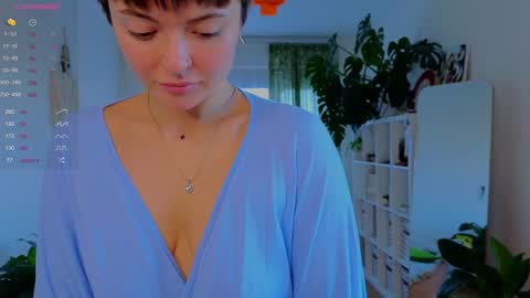 Lana online show from October 2025 01:23:01 PM