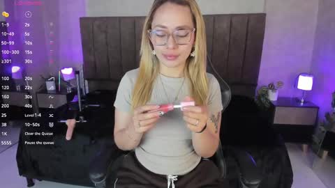 Lana online show from November 2025 05:05:01 AM