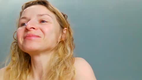 Lana online show from September 2025 12:29:01 PM