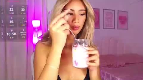 Lana online show from September 2025 08:22:01 PM