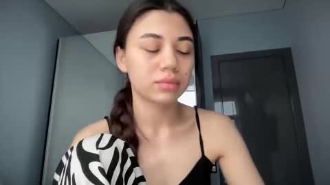 Lana online show from November 2025 01:12:02 PM