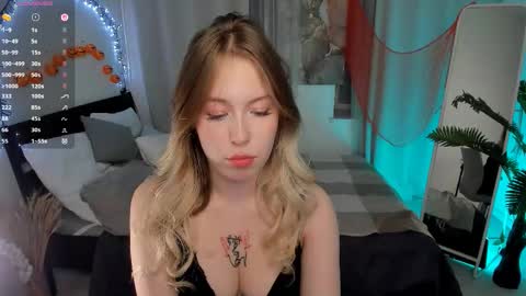 Lana online show from October 2025 04:00:01 PM