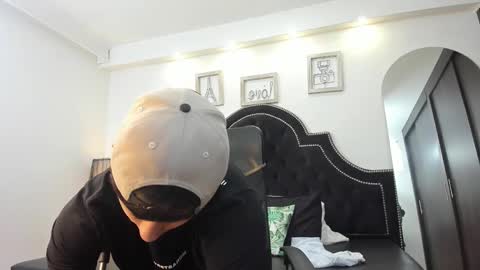 landercruz online show from November 2025 06:24:02 PM