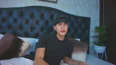 landercruz online show from November 2025 05:44:01 PM