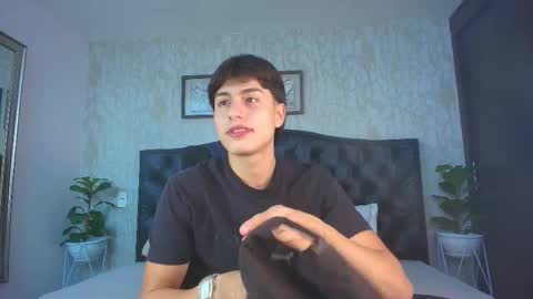 landercruz online show from November 2025 07:26:02 PM