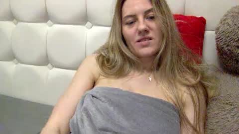 langoria online show from February 2025 10:19:02 PM