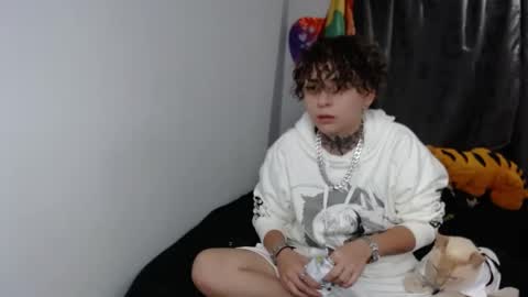 LANNIE   online show from January 2025 12:00:01 AM