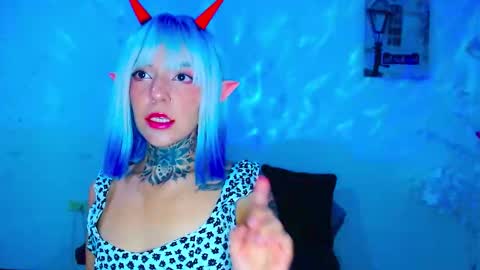 LANNIE   online show from September 2025 08:08:01 PM