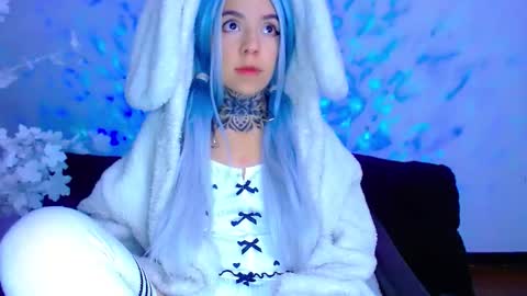 LANNIE   online show from October 2025 02:10:01 AM