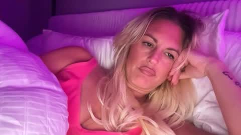 Lara online show from March 2026 03:21:02 AM