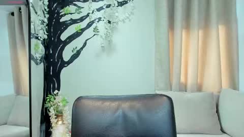      700  200   online show from October 2025 07:03:01 PM