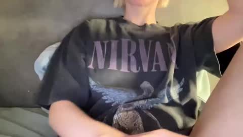 Lara Neon online show from February 2026 04:02:01 PM