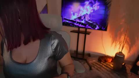 Snapshot of larabaker chatting on November 2025 04:33:01 AM Lara online show from November 2025 04:33:01 AM