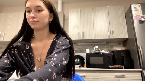 lara online show from April 2026 07:11:02 PM