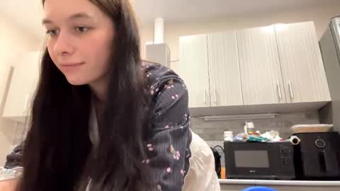 lara online show from April 2026 08:18:01 PM