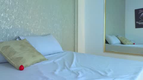 Lara  online show from January 2025 03:40:01 PM