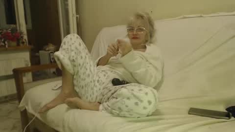 laralhotr online show from March 2025 05:01:01 PM