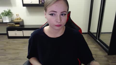 Laralianna online show from September 2025 10:17:01 AM