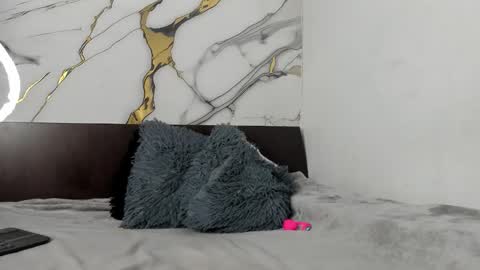 laralmanza online show from April 2026 01:32:02 PM