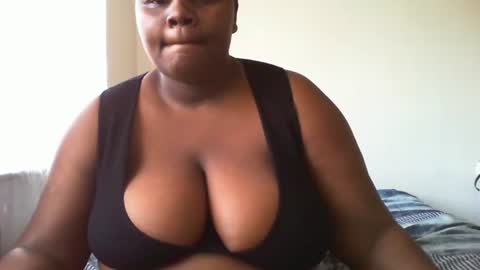 Snapshot of laralovex chatting on December 2024 11:12:02 AM laralovex online show from December 2024 11:12:02 AM