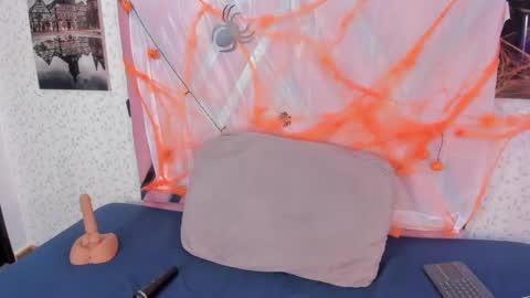 Lara Murphy online show from October 2025 04:13:01 AM