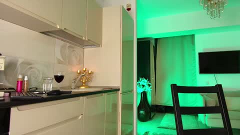 Lara online show from February 2025 07:18:02 AM