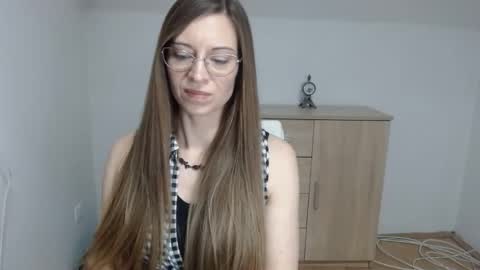 larawinters online show from February 2025 08:53:02 PM