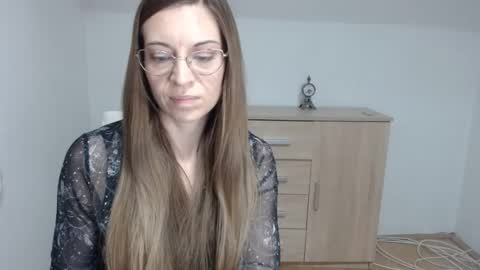 larawinters online show from February 2025 04:40:01 PM