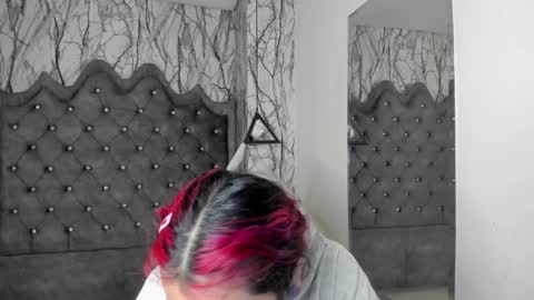 Snapshot of larissa01_ chatting on January 2025 02:19:01 AM Lari online show from January 2025 02:19:01 AM