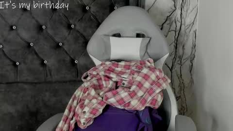 Snapshot of larissa01_ chatting on January 2025 02:41:01 AM Lari online show from January 2025 02:41:01 AM