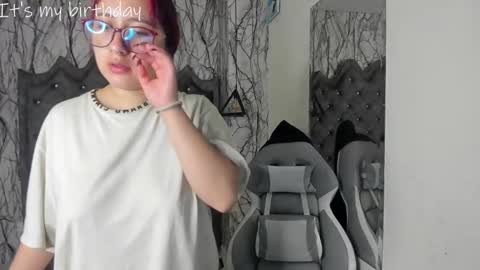 Snapshot of larissa01_ chatting on January 2025 02:54:01 AM Lari online show from January 2025 02:54:01 AM