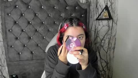 Snapshot of larissa01_ chatting on February 2025 02:42:02 AM Lari online show from February 2025 02:42:02 AM