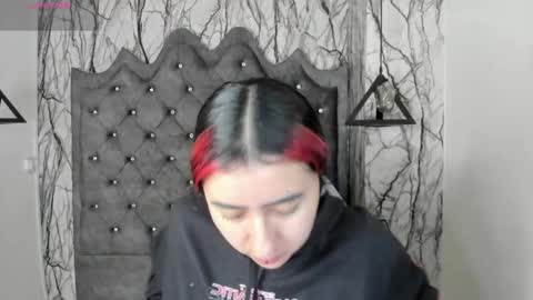 Snapshot of larissa01_ chatting on February 2025 02:58:02 AM Lari online show from February 2025 02:58:02 AM