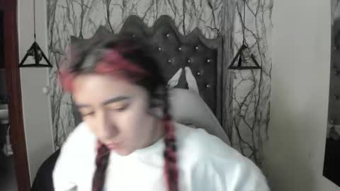 Snapshot of larissa01_ chatting on March 2025 02:48:01 AM Lari online show from March 2025 02:48:01 AM