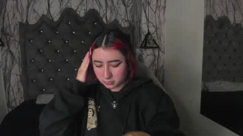 Snapshot of larissa01_ chatting on March 2025 03:11:01 AM Lari online show from March 2025 03:11:01 AM