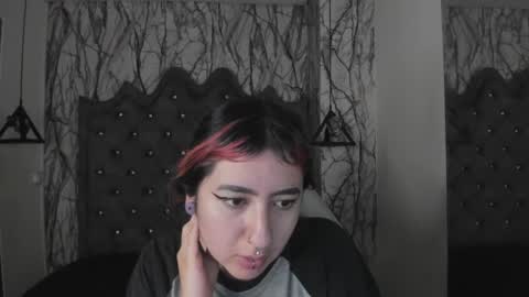 Snapshot of larissa01_ chatting on March 2025 03:13:02 AM Lari online show from March 2025 03:13:02 AM