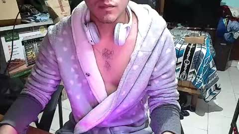 Snapshot of larry_art_a chatting on June 2026 11:52:01 PM Larry online show from June 2026 11:52:01 PM