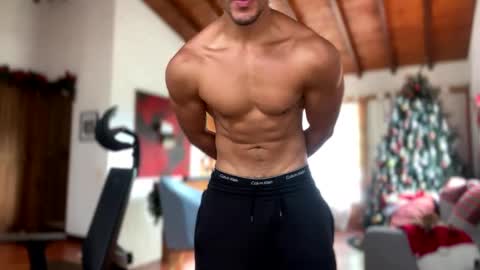 Snapshot of larry_jones chatting on December 2024 05:32:02 PM andrew online show from December 2024 05:32:02 PM