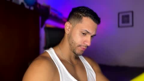 Snapshot of larry_jones chatting on December 2024 04:40:02 PM andrew online show from December 2024 04:40:02 PM