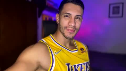 Snapshot of larry_jones chatting on December 2024 02:05:02 PM andrew online show from December 2024 02:05:02 PM