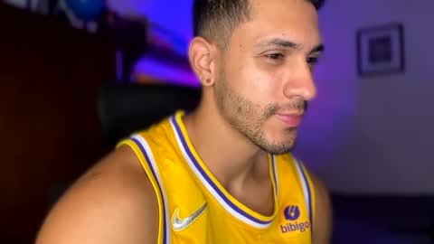 Snapshot of larry_jones chatting on December 2024 05:19:02 PM andrew online show from December 2024 05:19:02 PM