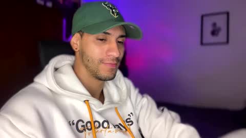 Snapshot of larry_jones chatting on January 2025 05:20:01 PM andrew online show from January 2025 05:20:01 PM